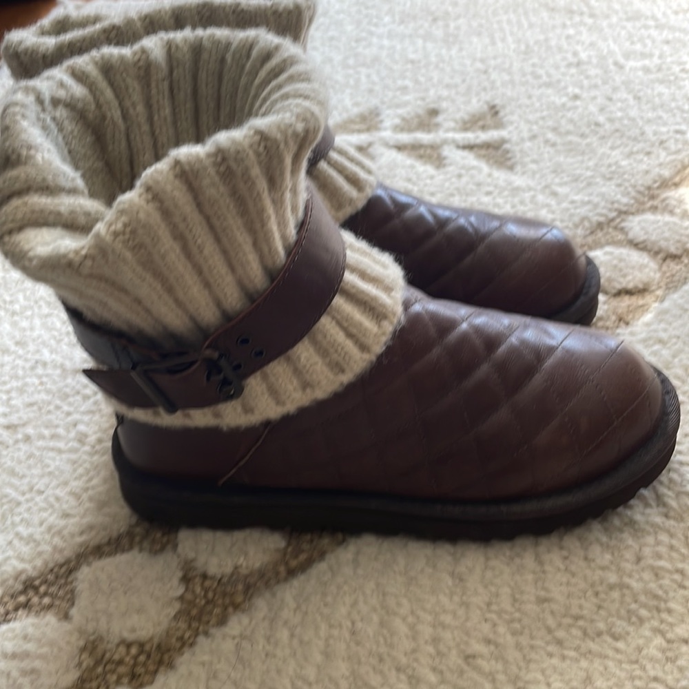 COPY - NWOT UGG Cambridge Diamond Quilted Boot size 7